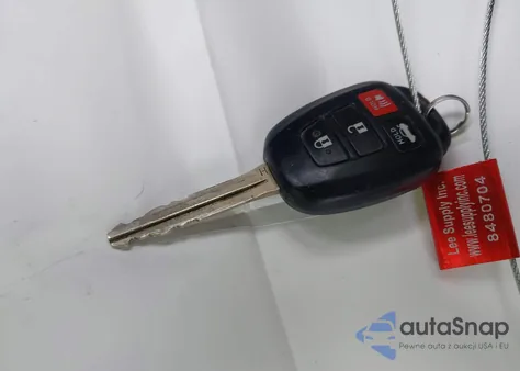 2015 Toyota Corolla Le z USA, uszkodzony, nr VIN 5YFBURHEXFP193130